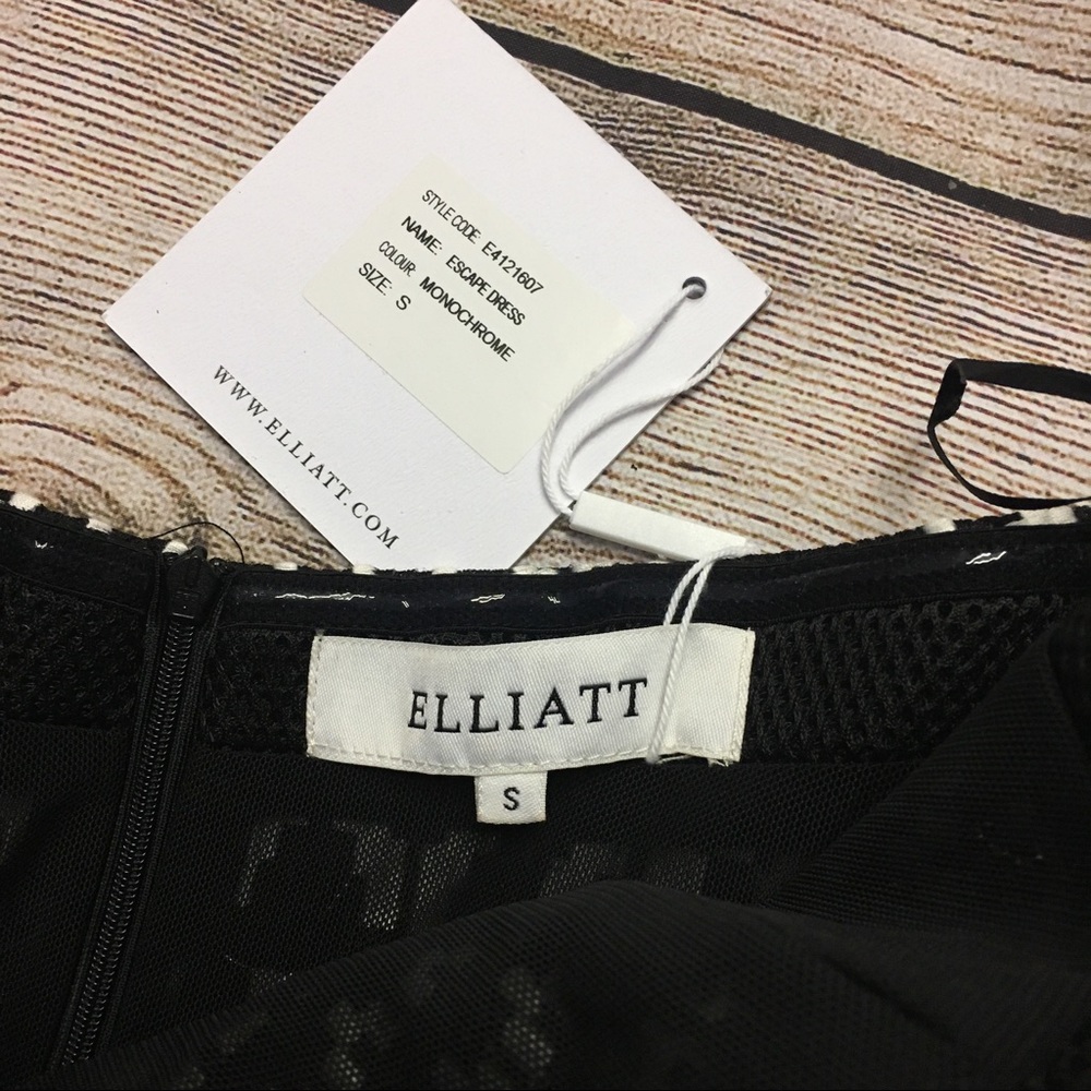 Elliatt Escape Geometric Print Strapless Dress - Picture 5 of 7
